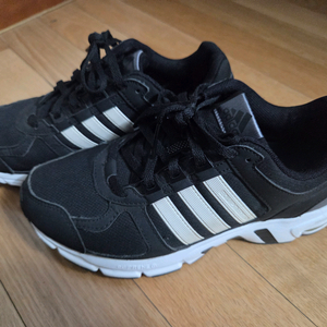 아디다스 런닝화 블랙 235mm