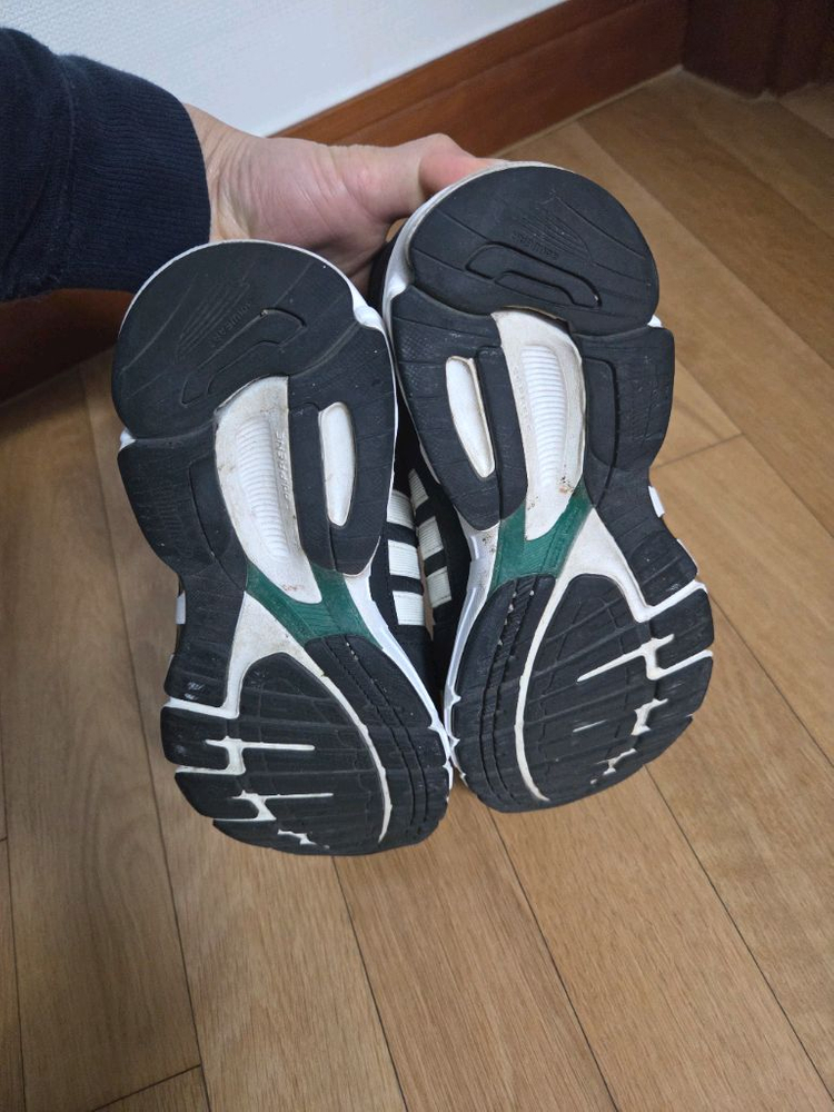 아디다스 런닝화 블랙 235mm--5