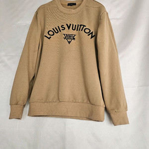 루이비통 불랙로고에 브라운 맨투맨 티셔츠