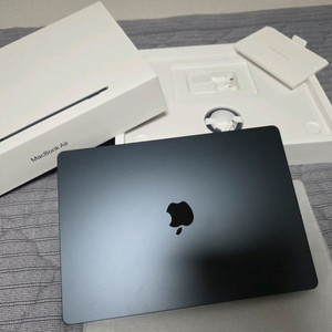m2맥북에어 15형 미드나잇 8g/256g(배터리 100, 사이클 2) 최상급