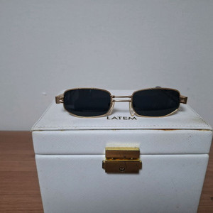 골드블랙 선글라스 이미지