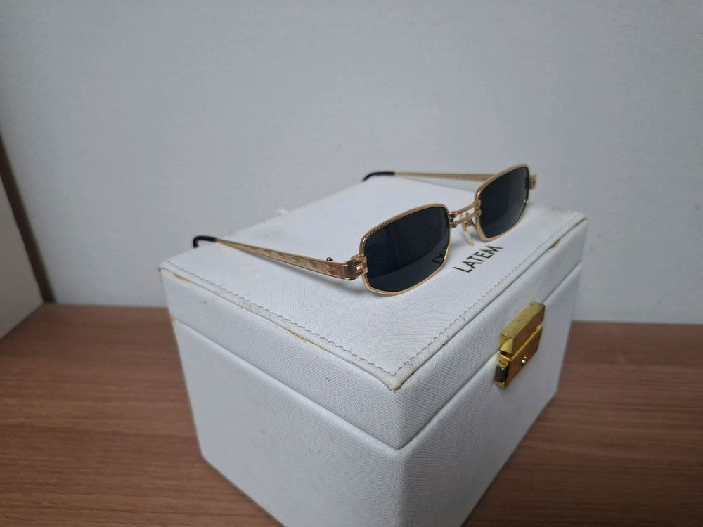 골드블랙 선글라스 이미지