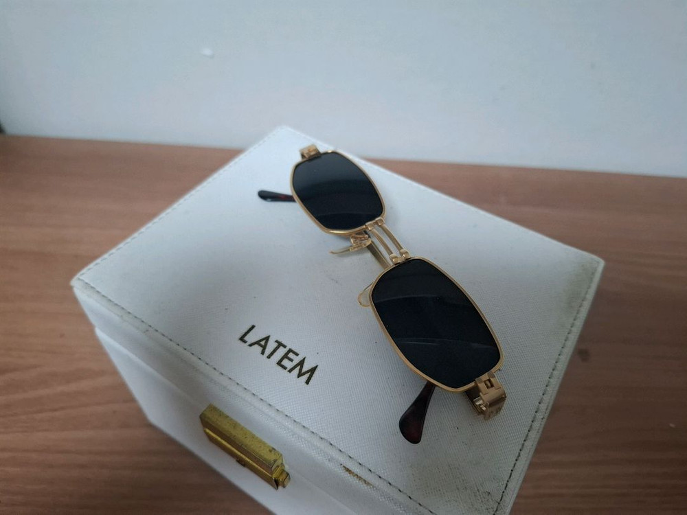 골드블랙 선글라스 이미지