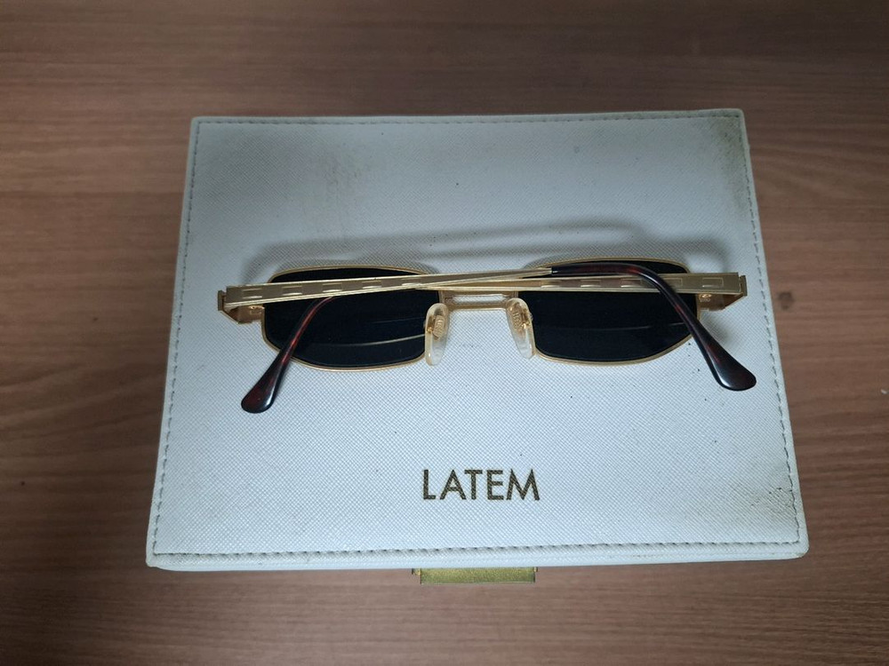 골드블랙 선글라스 이미지