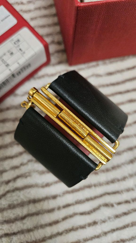 발렌티노 가죽팔찌--1