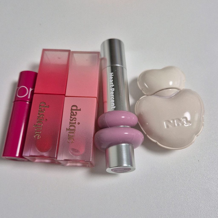 여쿨, 뉴트럴톤 블러셔, 립제품 묶음판매! 초기 화장품 마련에 좋아요(클리오 단종블러셔, 단델리온, 도토리좋아해 등 이미지