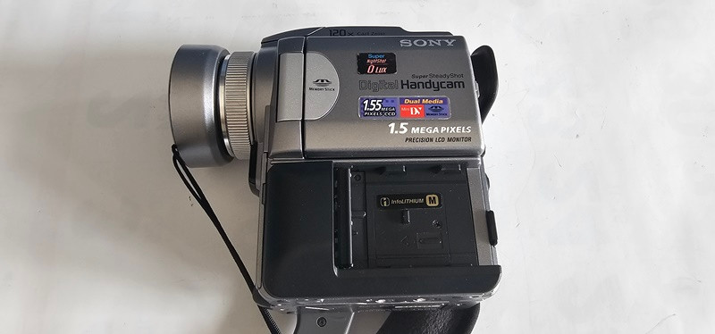 SONY DCR-PC115 6mm 캠코더 작동품--7