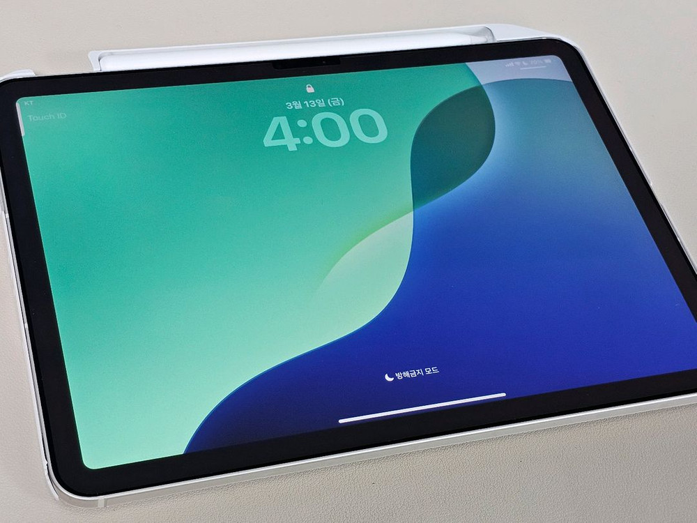 아이패드(셀룰러)11m3+키보드 아이패드에어m3셀룰러128+매직키보드+전용케이스(서비스) 팝니다 이미지