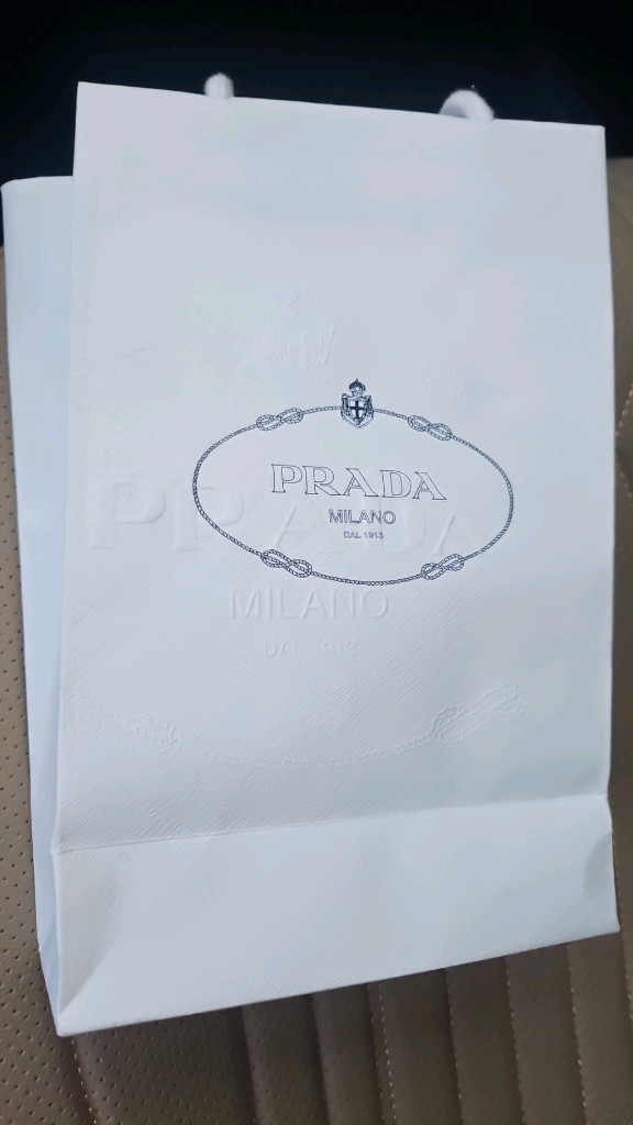 프라다 사피아노 레더 카드지갑 이미지