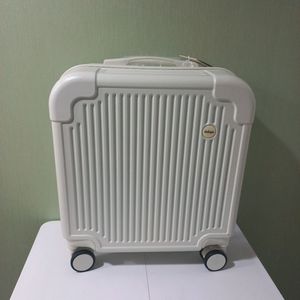 18인치캐리어 베르사유 화이트 새상품