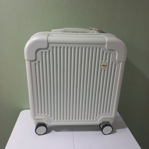 18인치캐리어 베르사유 화이트 새상품