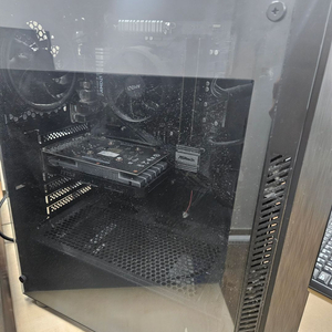 데스크탑 PC : RYZEN 3500X / 16G RAM / SSD 500GB / GTX 1650S 이미지