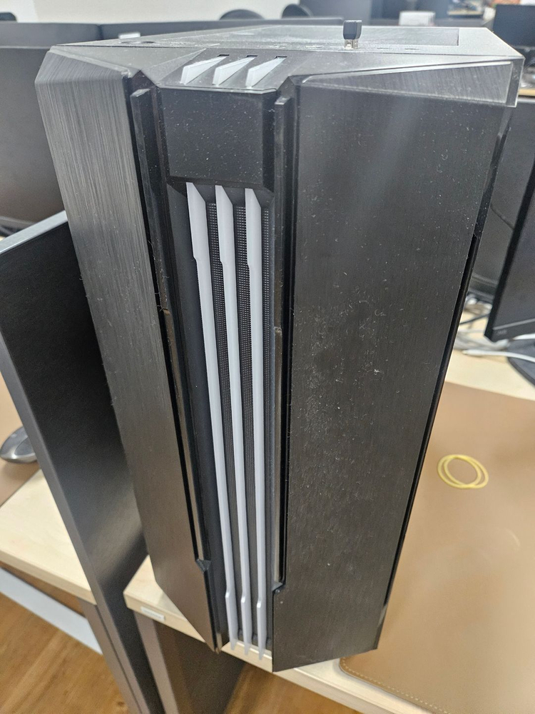데스크탑 PC : RYZEN 3500X / 16G RAM / SSD 500GB / GTX 1650S 이미지