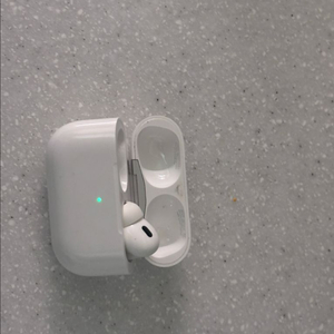 에어팟 프로2세대 이미지