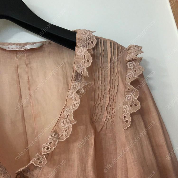 르니나 23년 린넨100 레이스 프릴 퍼프 슬리브리 블라우스 출근룩 셔츠 프렌치시크 CAELYN frill puf 이미지