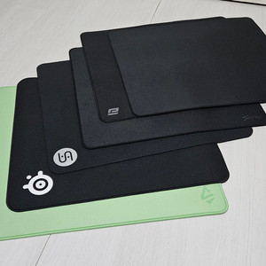 게이밍 마우스 패드 4장 판매 (qck,벡시,emc,spm) 이미지