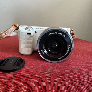 소니 NEX-5T 미러리스 카메라 화이트 이미지