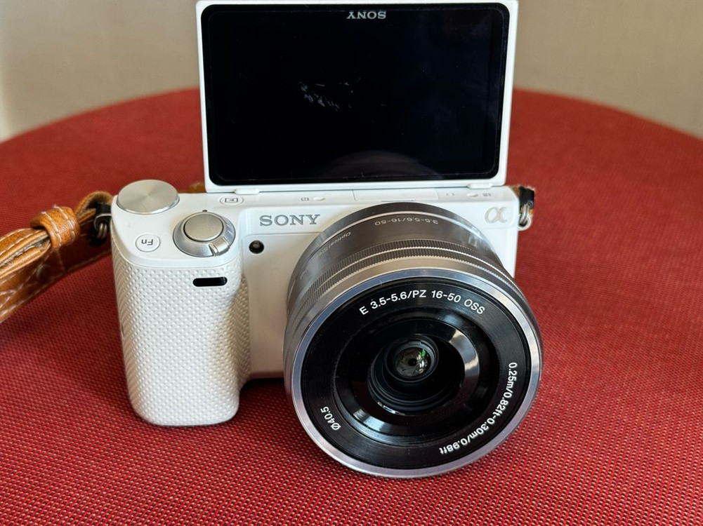 소니 NEX-5T 미러리스 카메라 화이트 이미지