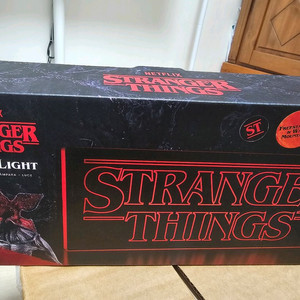 팔라돈 기묘한이야기 로고라이트