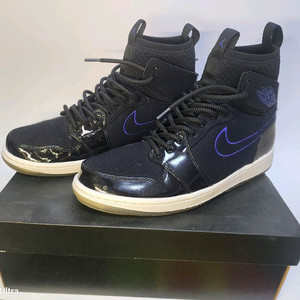 나이키 에어 조던 1 레트로 울트라 하이 블랙/콩코드 275