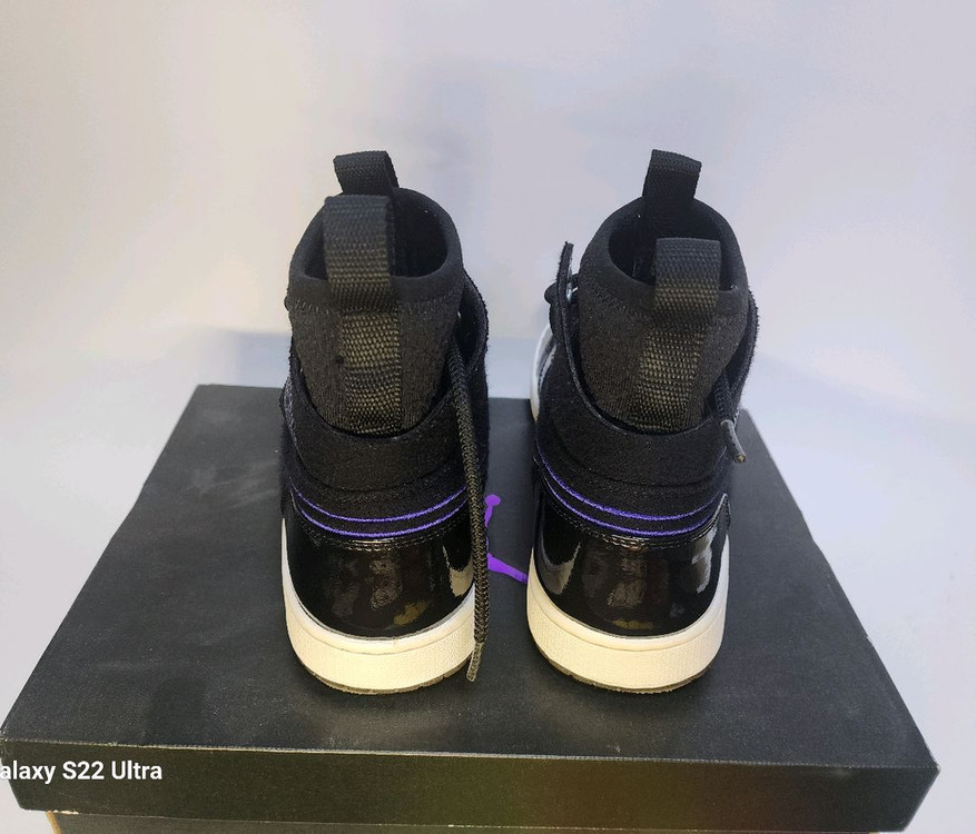 나이키 에어 조던 1 레트로 울트라 하이 블랙/콩코드 275--2