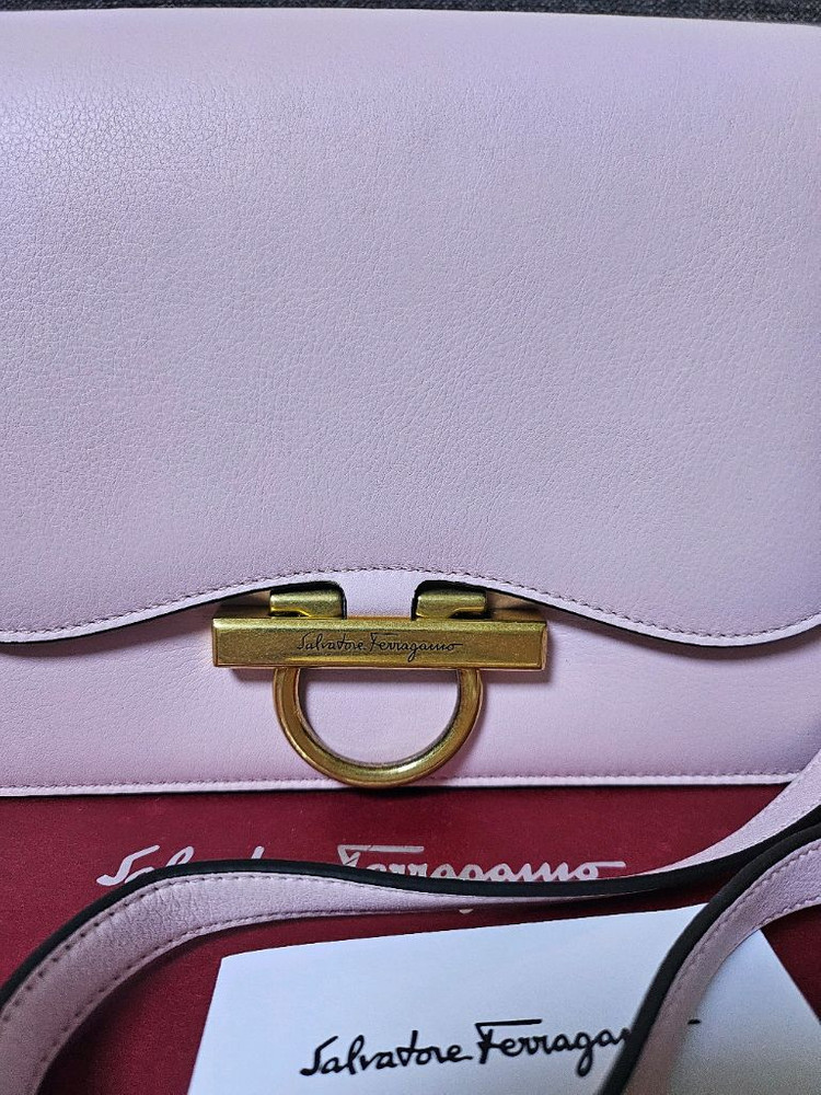 페라가모 간치니 크로스백 이미지