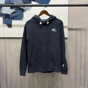 (95) 노스페이스x삼다수 캐주얼 자수 블랙 후드티 이미지