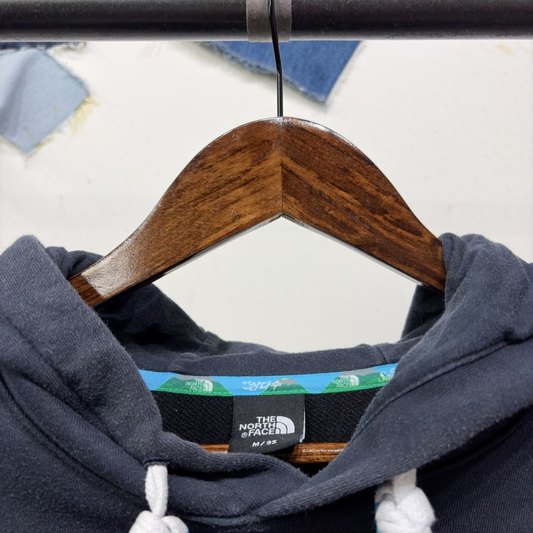 (95) 노스페이스x삼다수 캐주얼 자수 블랙 후드티 이미지