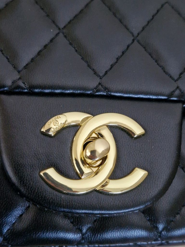 샤넬 클래식 플랩백 미듐--2