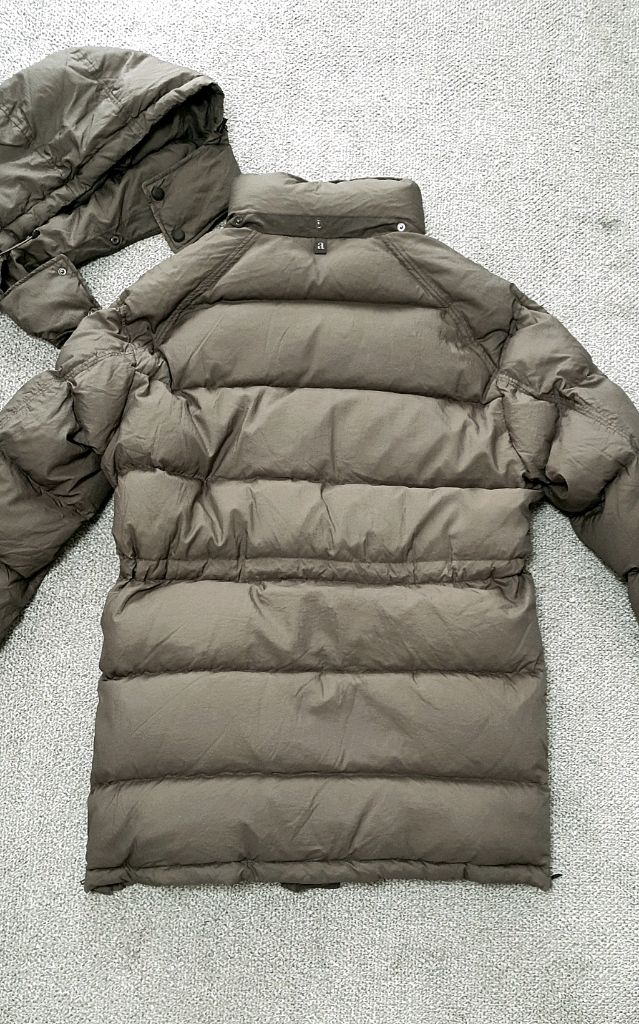 알레그리 에어다운 유로피안 나일론 구스패딩 판매해요 이미지