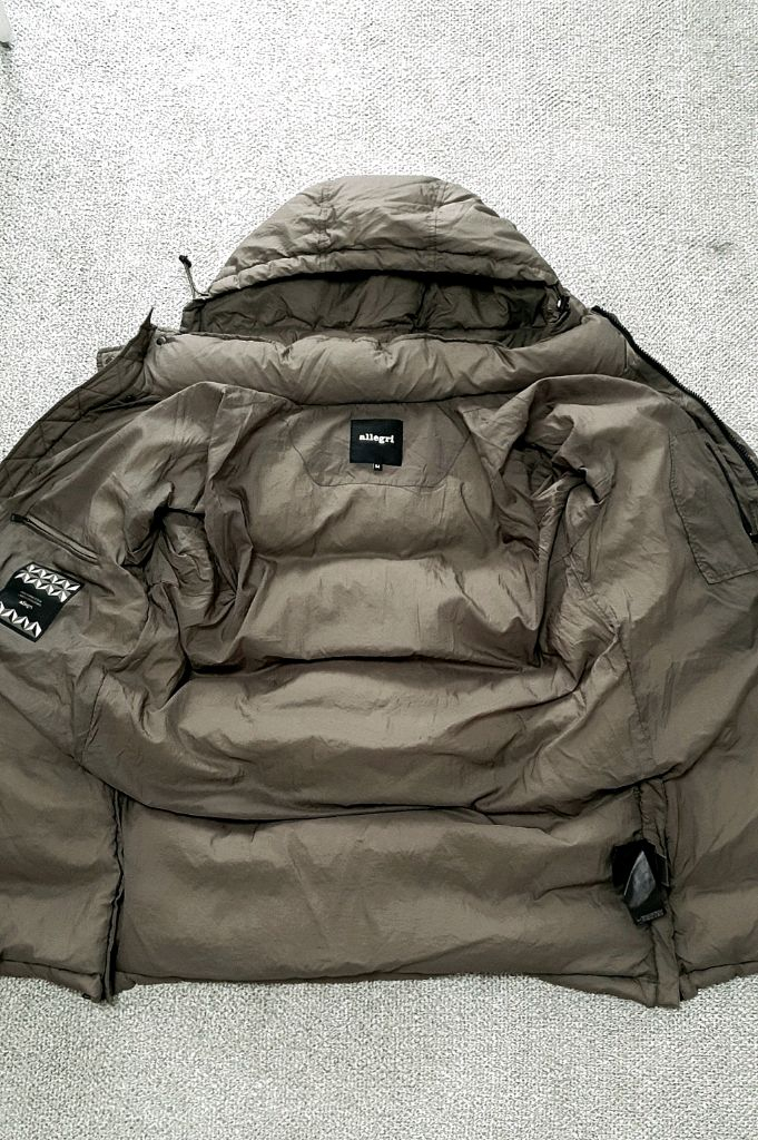 알레그리 에어다운 유로피안 나일론 구스패딩 판매해요 이미지