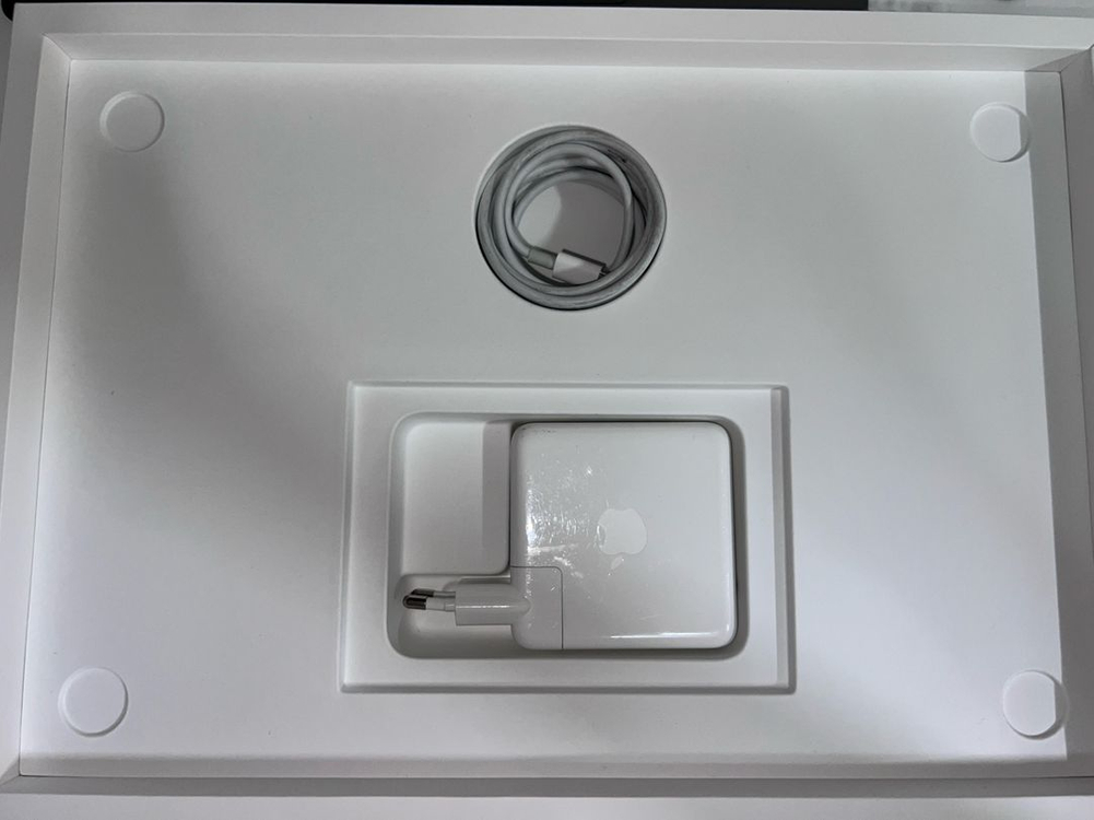 맥북 프로 16인치 2019 i7 이미지