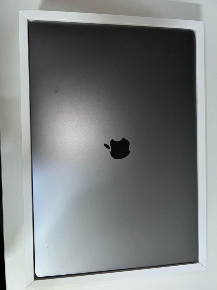 맥북 프로 16인치 2019 i7 이미지