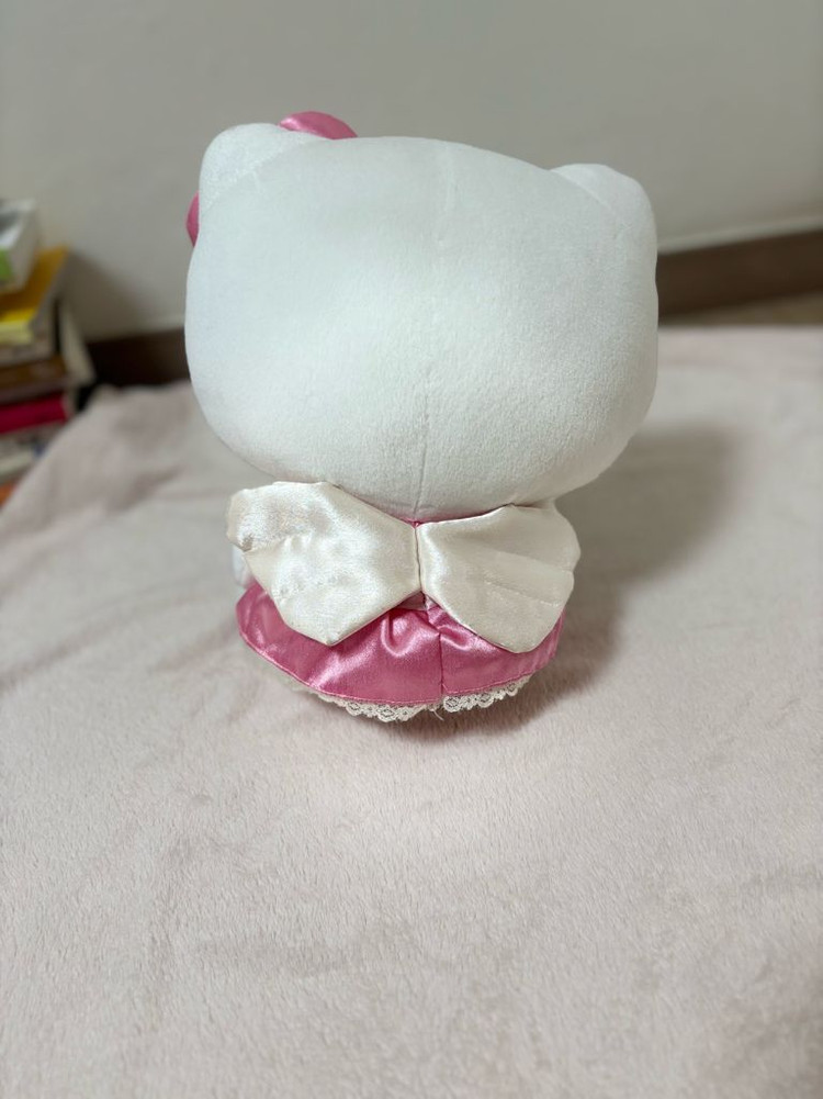 헬로키티 한정판 인형 이미지