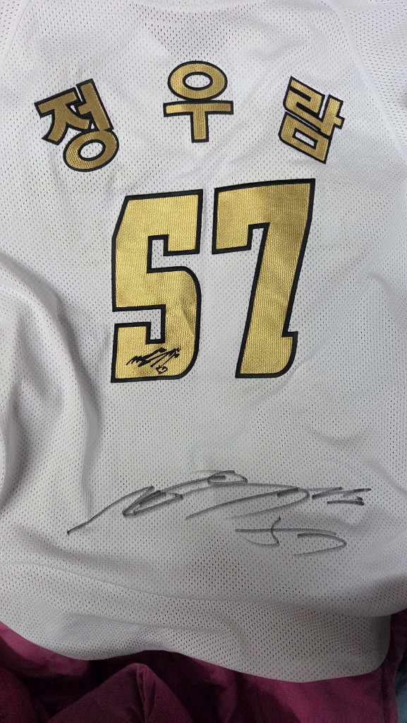 정우람 한화이글스 골드 유니폼--1