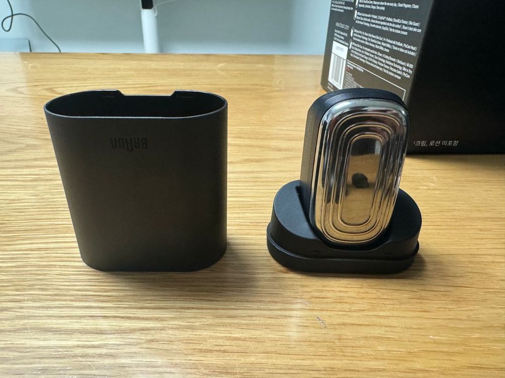 브라운 S9 Pro 전기면도기 풀세트 판매합니다(세척스테이션+프로케어헤드)--2