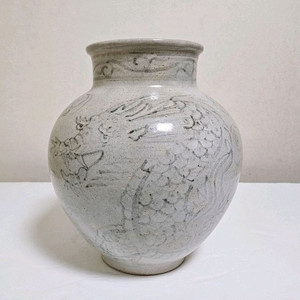 연대 있는 문경 장작가마 / 용그림의 도자기 항아리 이미지