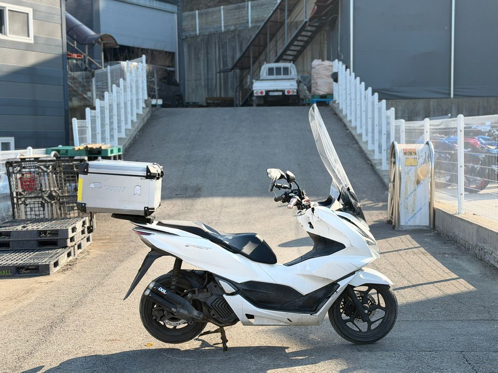 혼다pcx125/21년식/5만km/익실머플러/배달셋팅/판매합니다 이미지