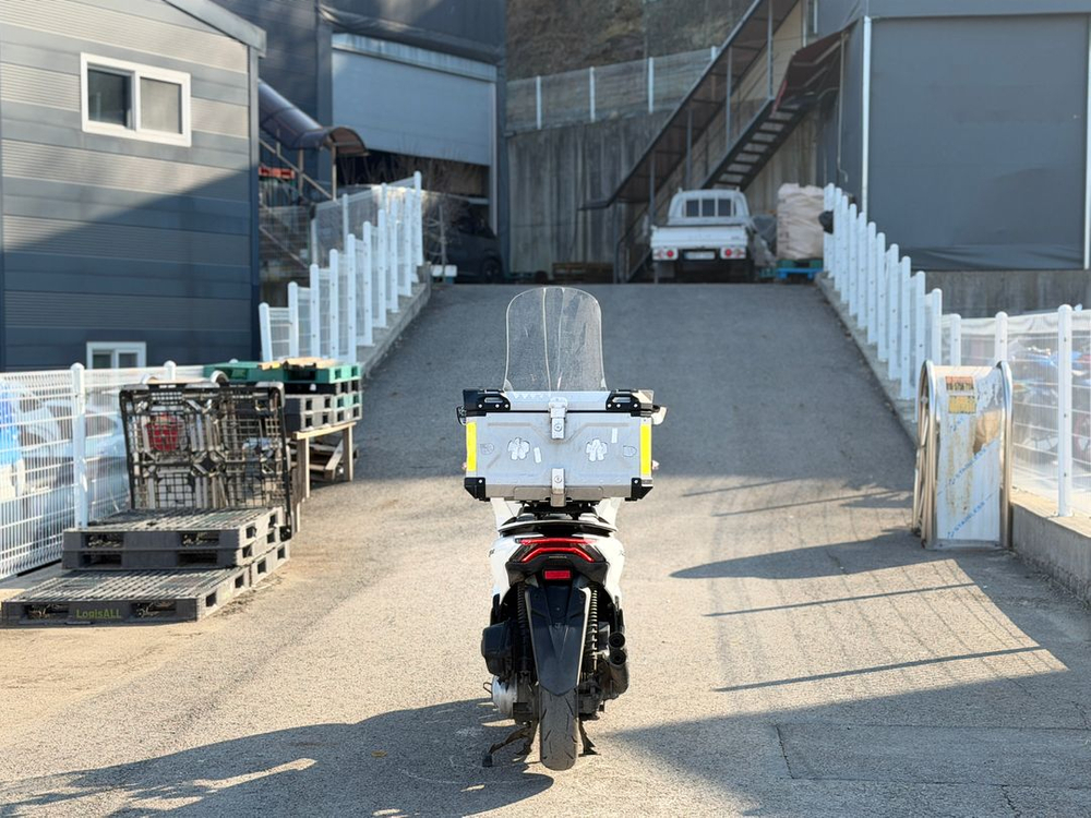 혼다pcx125/21년식/5만km/익실머플러/배달셋팅/판매합니다 이미지