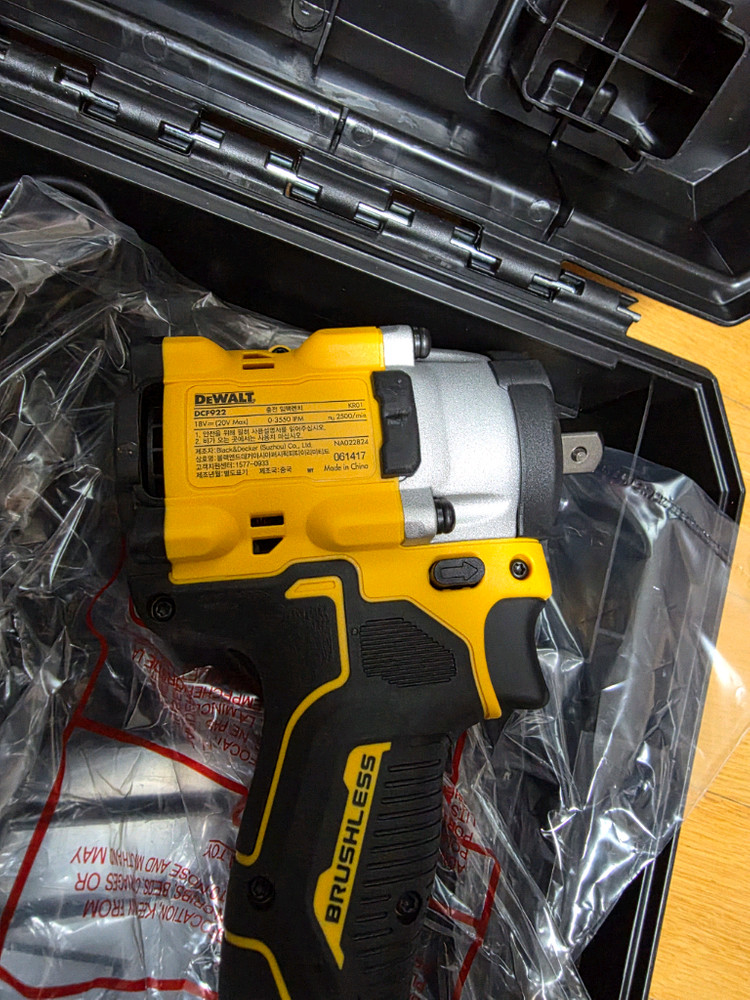디월트 충전 임팩렌치 DCF922--5