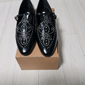 (새상품) 쇼쉬르라팡 스터드 로퍼 245