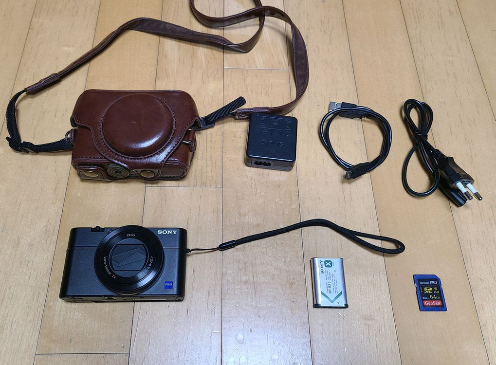 소니 RX100m4 디지털 카메라 상태 좋음 바로 사용 가능--9