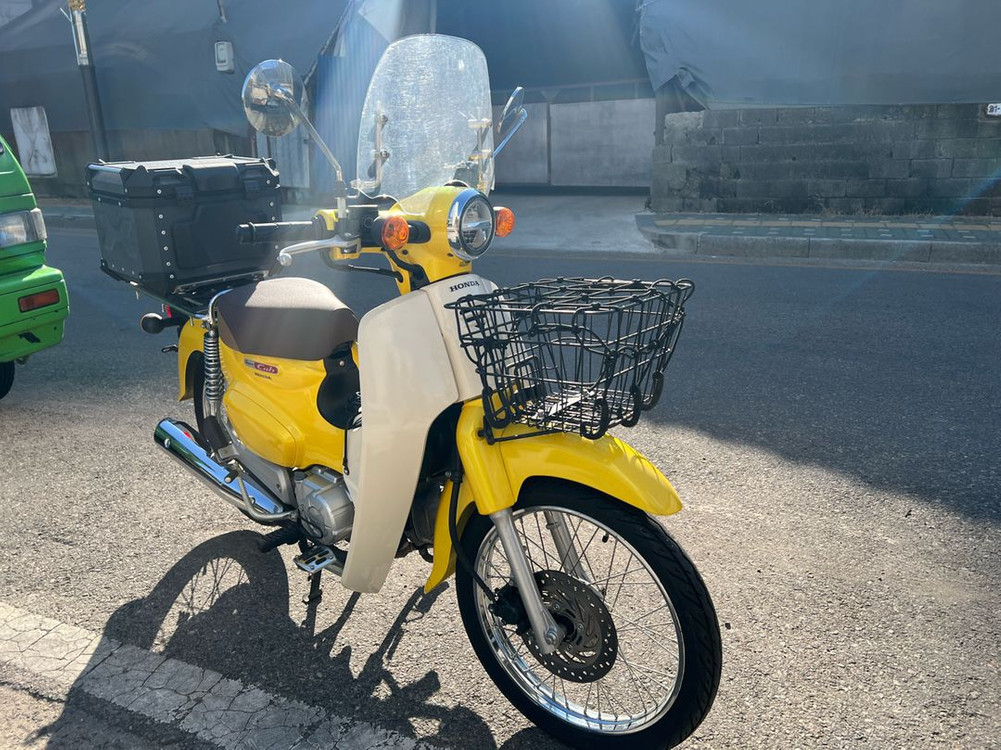 20년식 혼다 슈퍼커브 노랑 45xxkm 튜닝 다수(스포크 휠,탑박스) 이미지