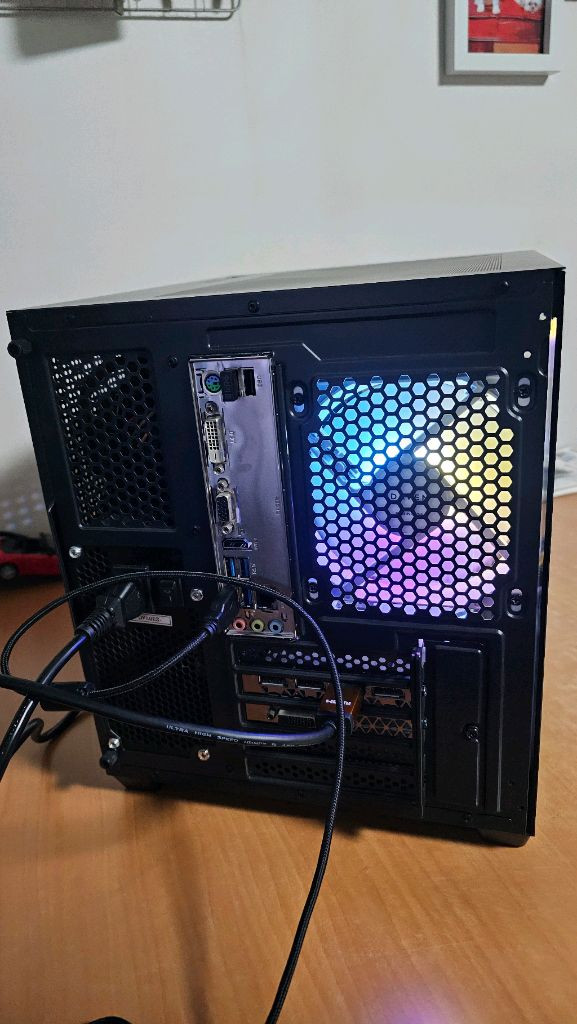 컴퓨터 게임용 PC 본체 Ryzen 3 GTX 1070 Ti 팝니다--2