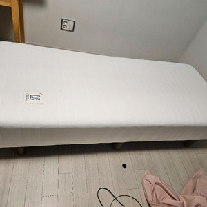 1인이 누울수있는 쇼파겸용 다용도 베드 이미지