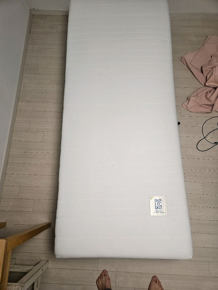 1인이 누울수있는 쇼파겸용 다용도 베드 이미지