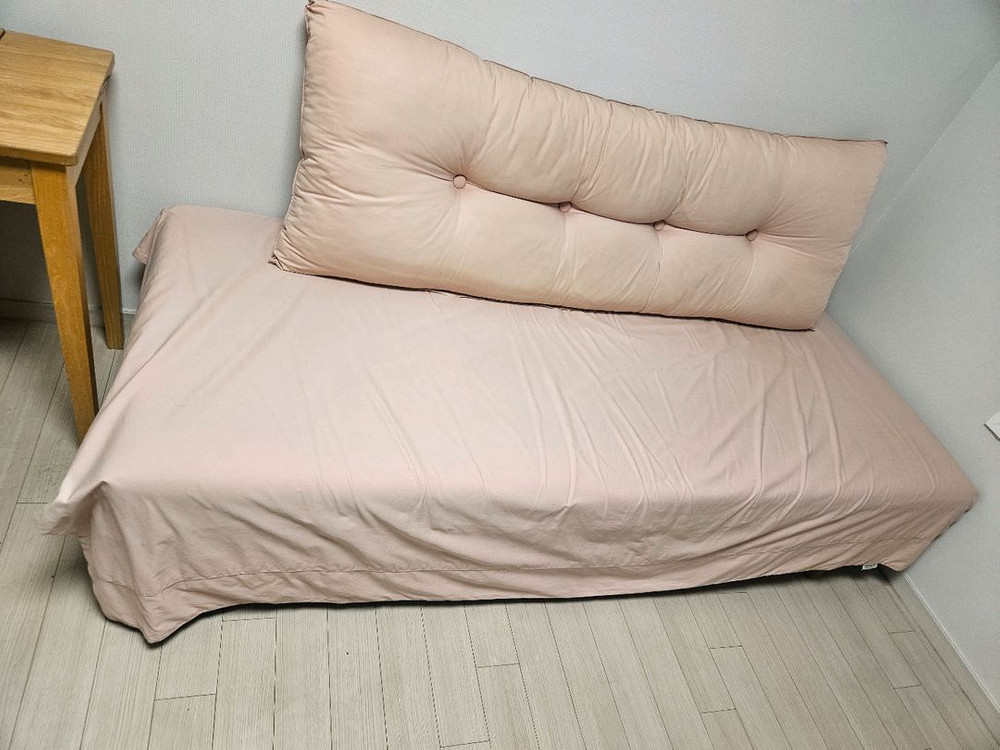 1인이 누울수있는 쇼파겸용 다용도 베드 이미지