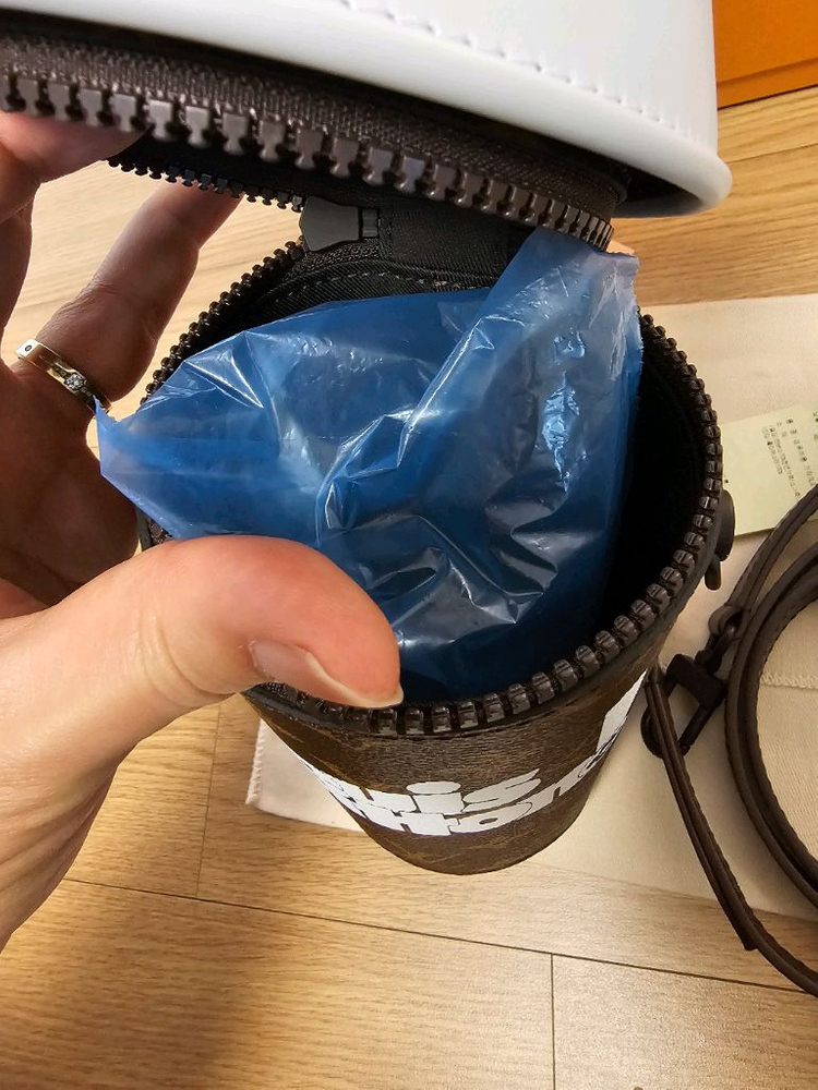 루이비통 버질아블로 한정판 커피컵 크로스백 (새상품) 이미지