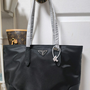 프랴댜 쇼퍼백 미듐