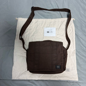 요시다 포터 스모키 숄더백 S 브라운 팝니다.